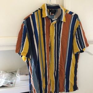 Vertical tripped button down